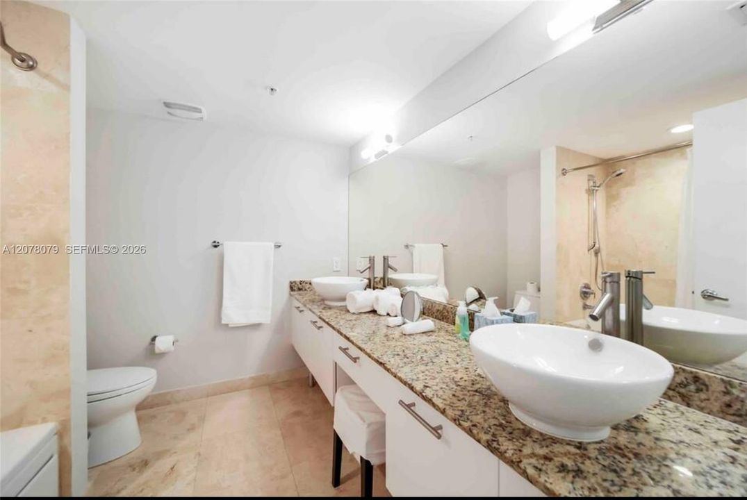 For Rent: $4,200 (2 beds, 2 baths, 1402 Square Feet)