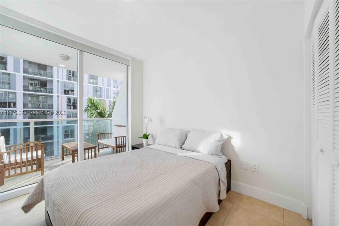 For Rent: $4,200 (2 beds, 2 baths, 1402 Square Feet)