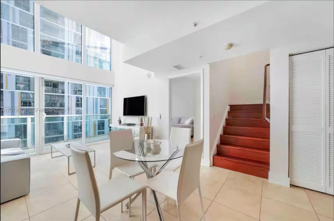 For Rent: $4,200 (2 beds, 2 baths, 1402 Square Feet)