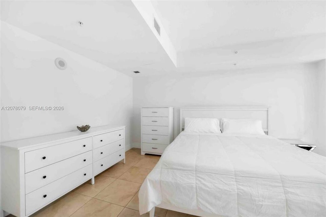 For Rent: $4,200 (2 beds, 2 baths, 1402 Square Feet)