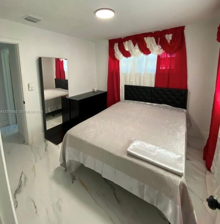 For Rent: $3,500 (3 beds, 1 baths, 1175 Square Feet)