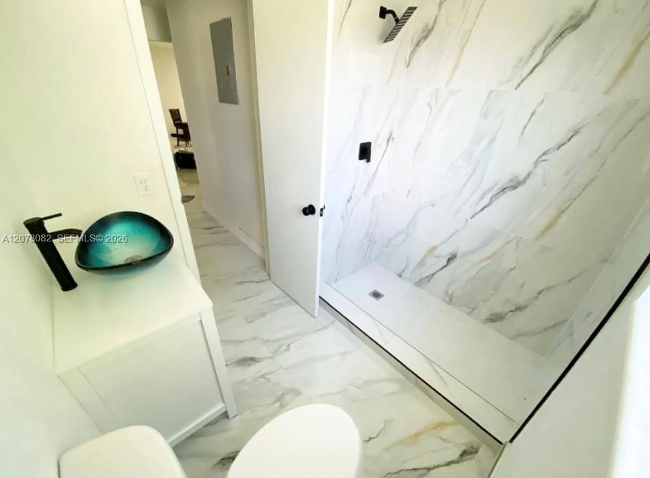 For Rent: $3,500 (3 beds, 1 baths, 1175 Square Feet)