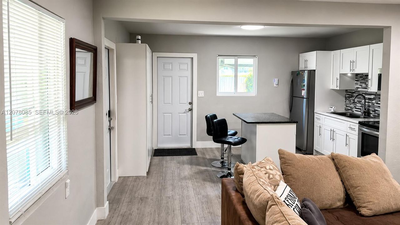 For Rent: $2,500 (2 beds, 1 baths, 768 Square Feet)