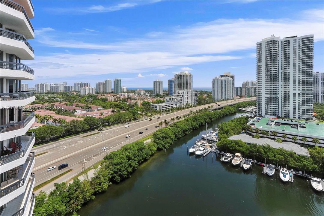 For Sale: $427,000 (2 beds, 2 baths, 1181 Square Feet)