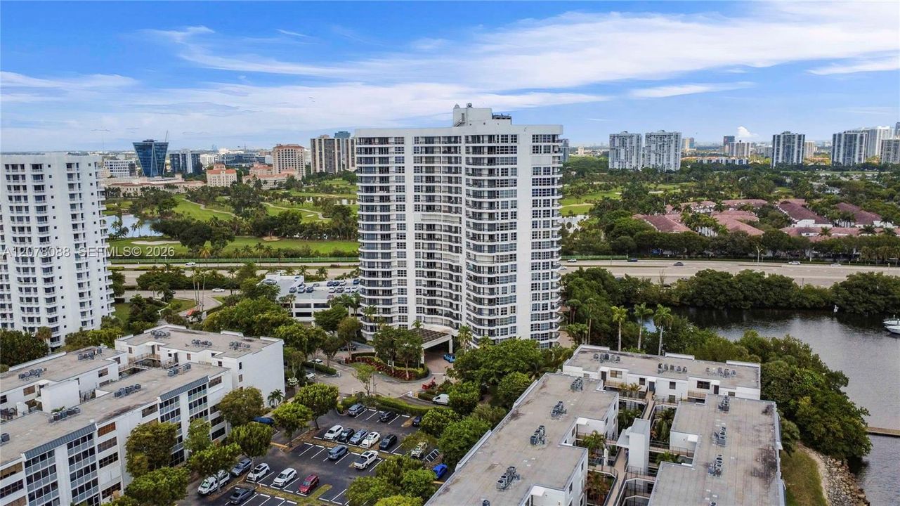 For Sale: $427,000 (2 beds, 2 baths, 1181 Square Feet)