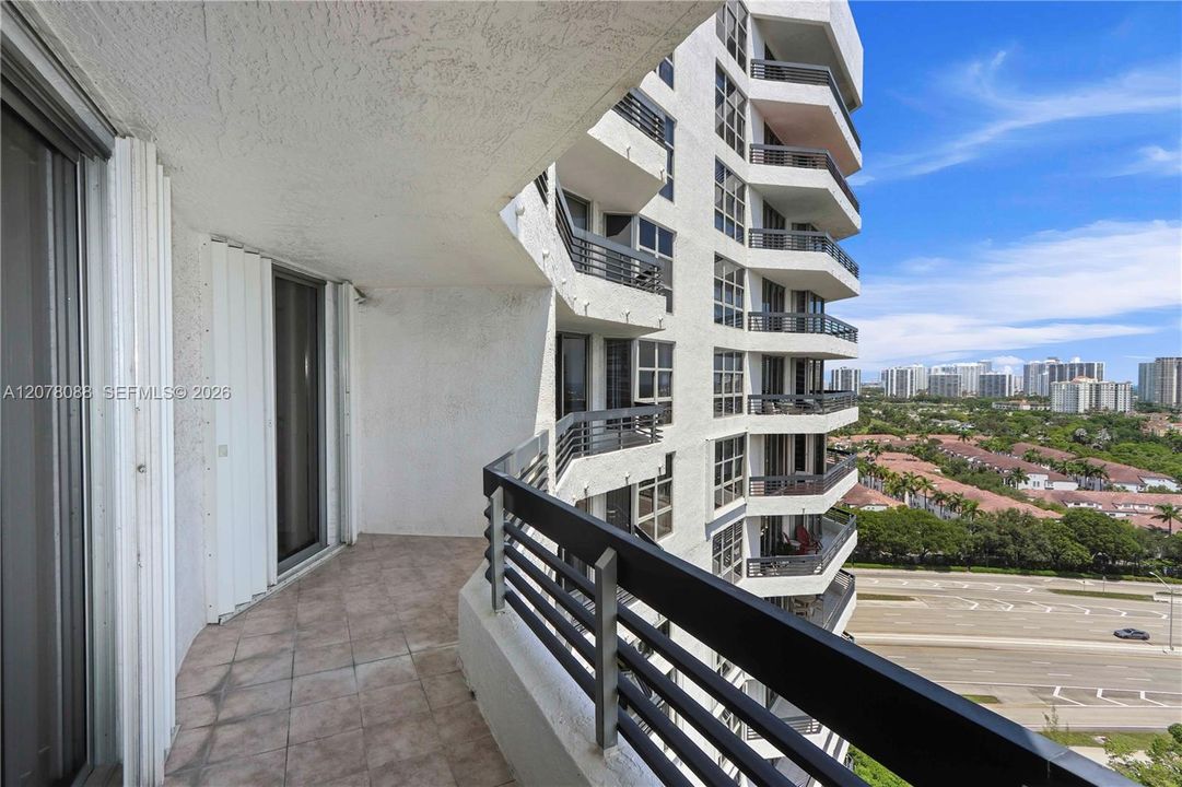 For Sale: $427,000 (2 beds, 2 baths, 1181 Square Feet)