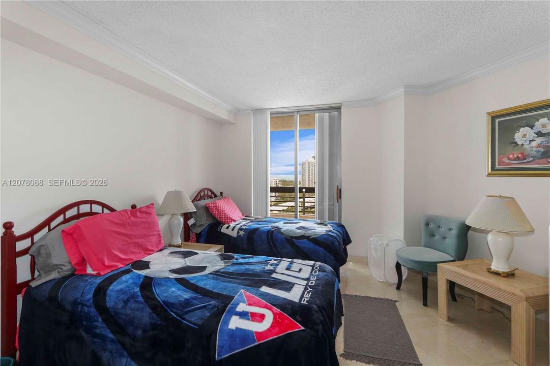 For Sale: $427,000 (2 beds, 2 baths, 1181 Square Feet)