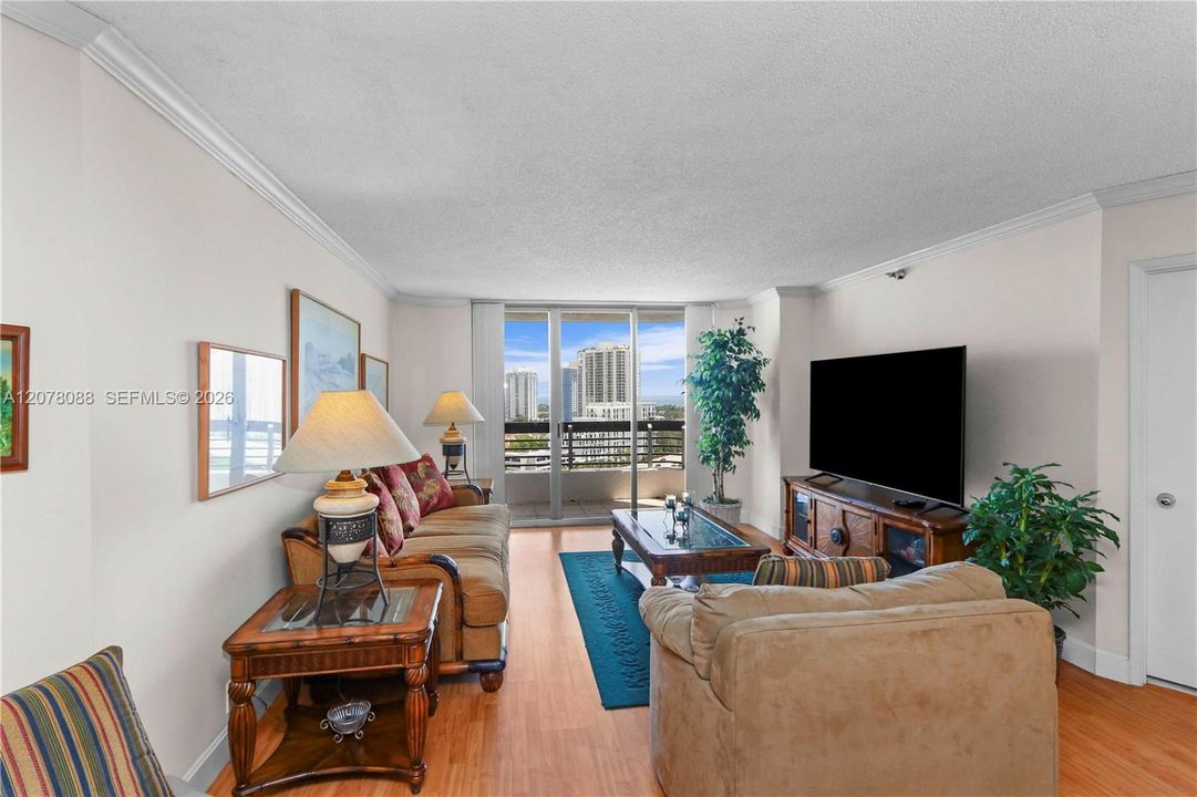 For Sale: $427,000 (2 beds, 2 baths, 1181 Square Feet)