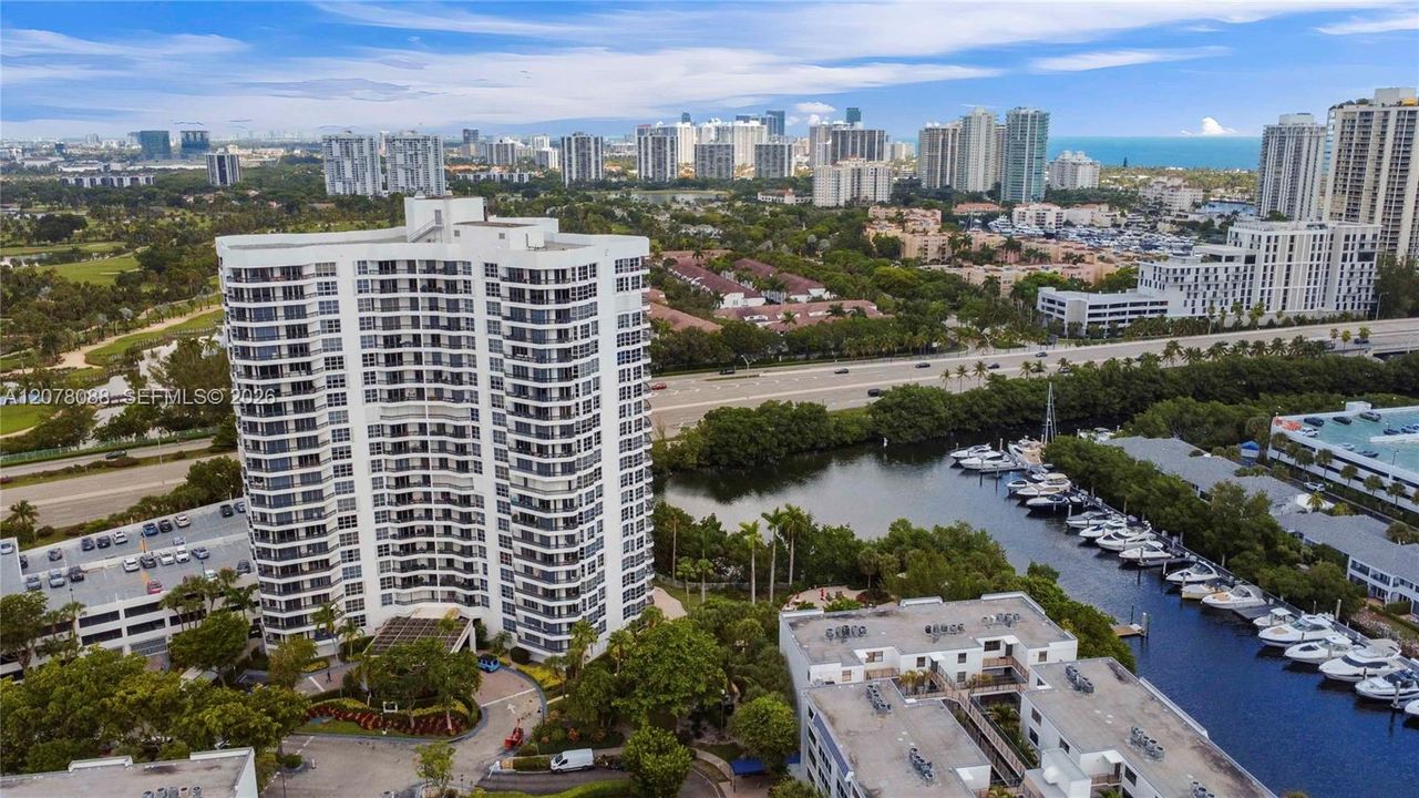For Sale: $427,000 (2 beds, 2 baths, 1181 Square Feet)