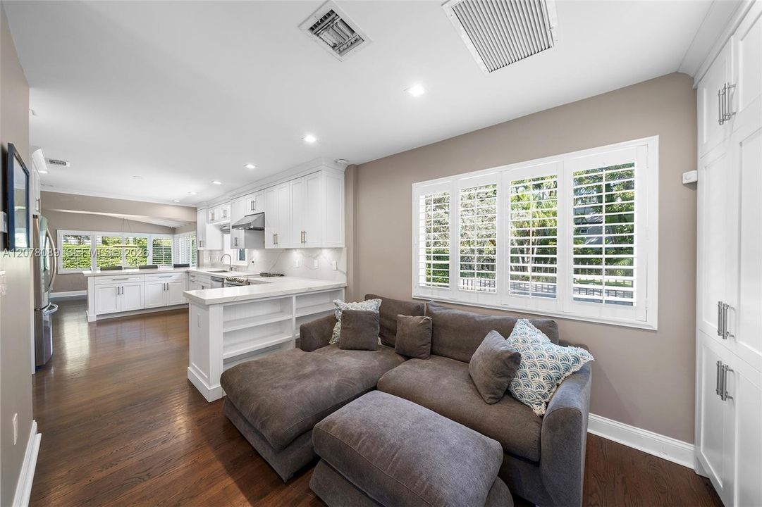 For Rent: $8,500 (3 beds, 2 baths, 2057 Square Feet)