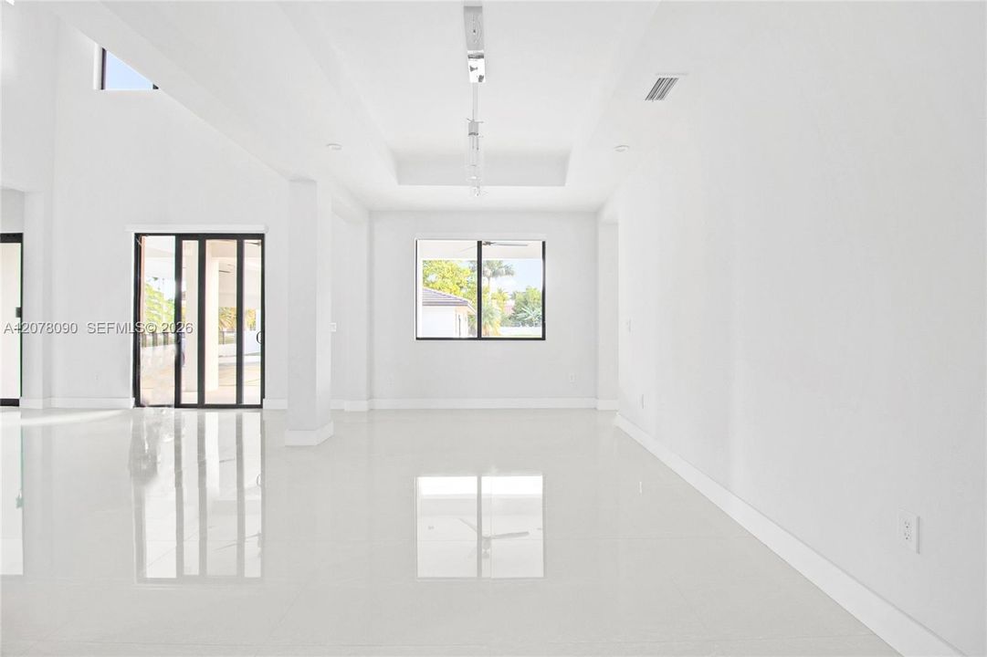 For Sale: $3,400,000 (7 beds, 5 baths, 1107 Square Feet)