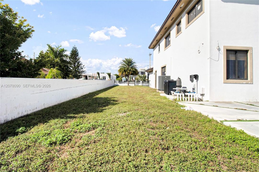 For Sale: $3,400,000 (7 beds, 5 baths, 1107 Square Feet)