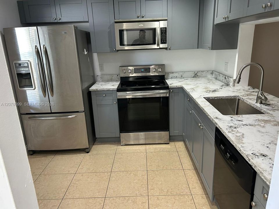 For Rent: $2,700 (2 beds, 2 baths, 1224 Square Feet)