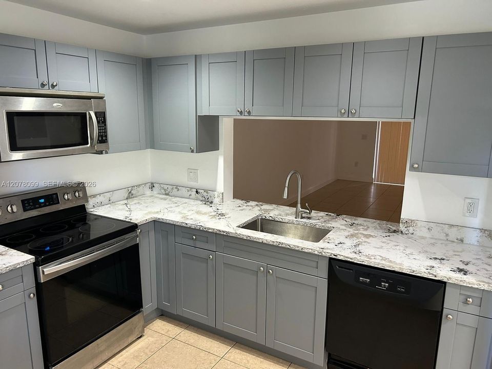 For Rent: $2,700 (2 beds, 2 baths, 1224 Square Feet)