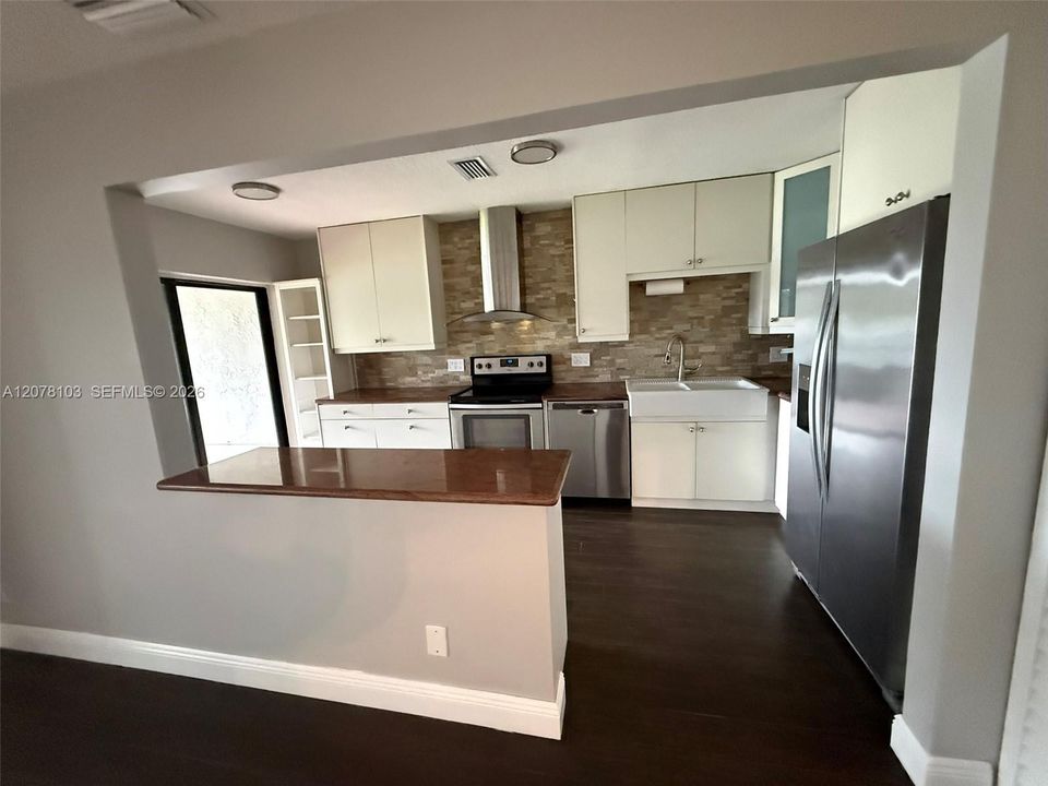 For Rent: $2,900 (4 beds, 2 baths, 1223 Square Feet)