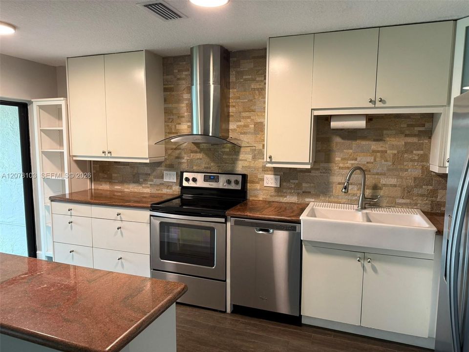 For Rent: $2,900 (4 beds, 2 baths, 1223 Square Feet)