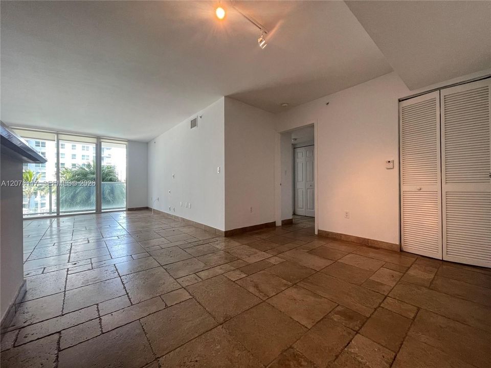 На продажу: $650,000 (2 спален, 2 ванн, 1140 Квадратных фут)