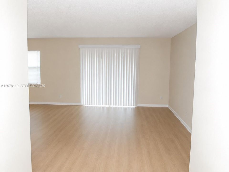 For Sale: $153,000 (2 beds, 2 baths, 1417 Square Feet)