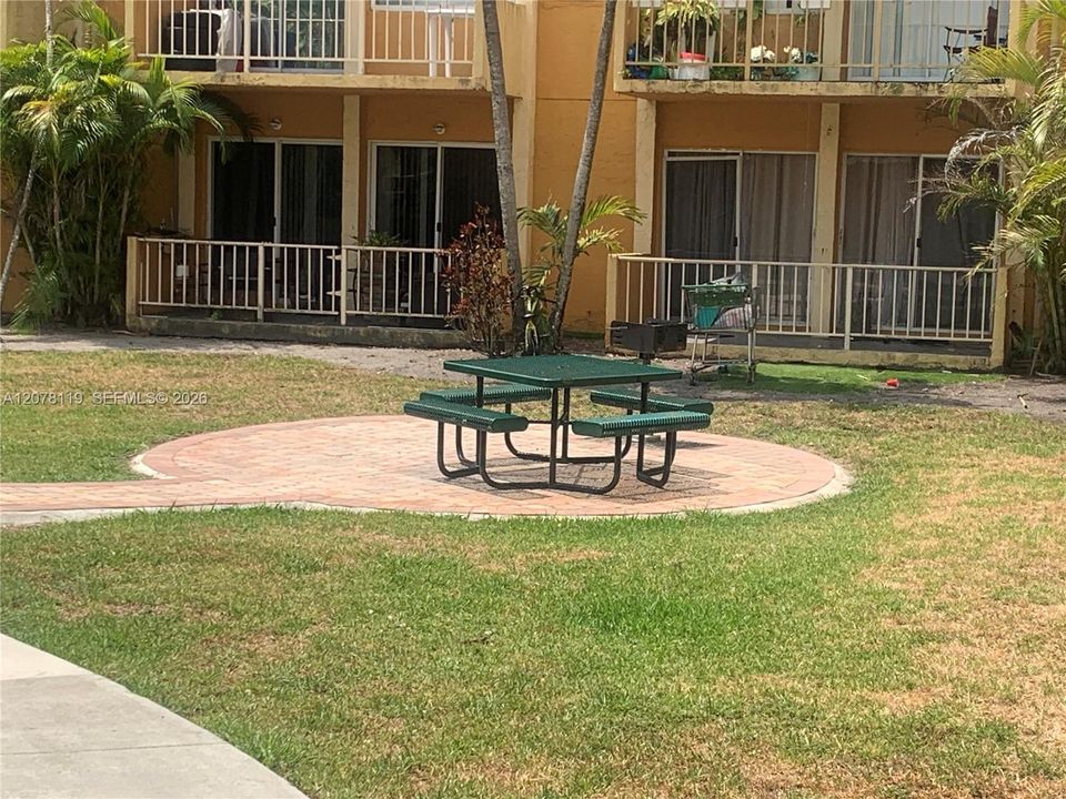 For Sale: $153,000 (2 beds, 2 baths, 1417 Square Feet)