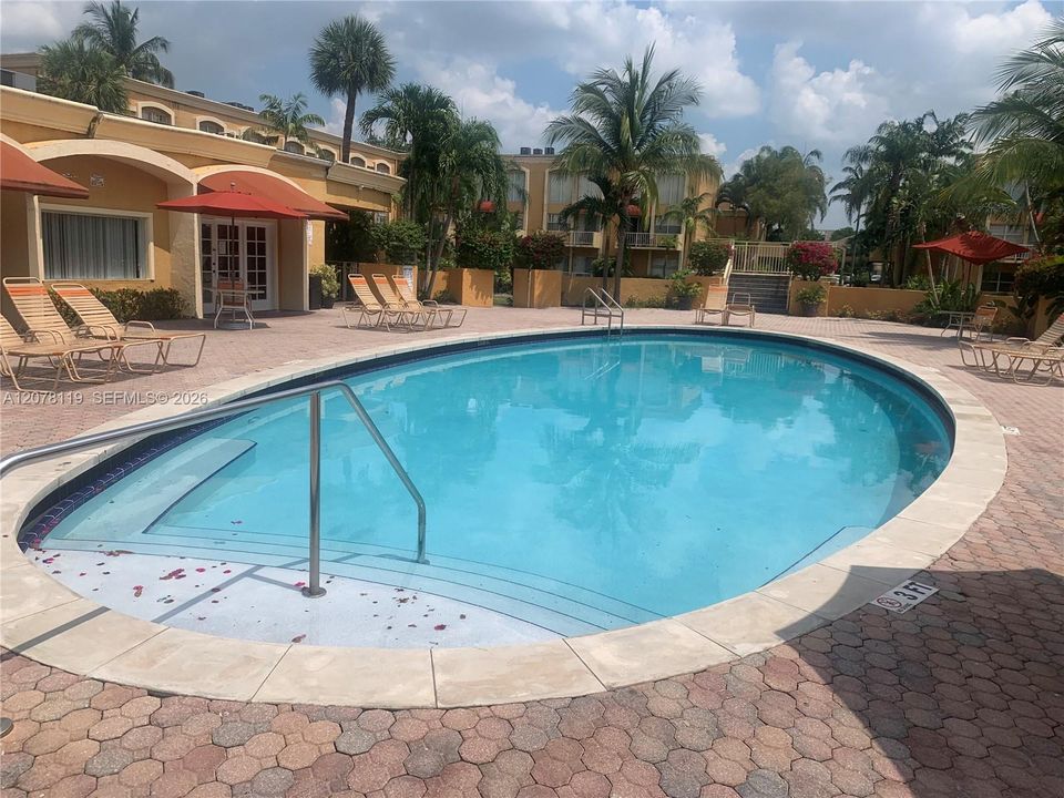 For Sale: $153,000 (2 beds, 2 baths, 1417 Square Feet)