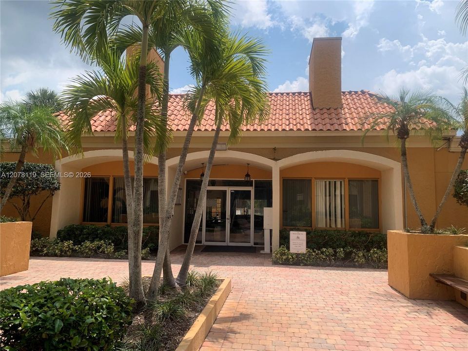 For Sale: $153,000 (2 beds, 2 baths, 1417 Square Feet)