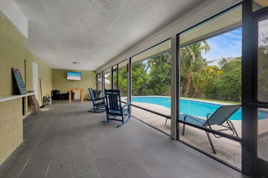 Screened Patio 2