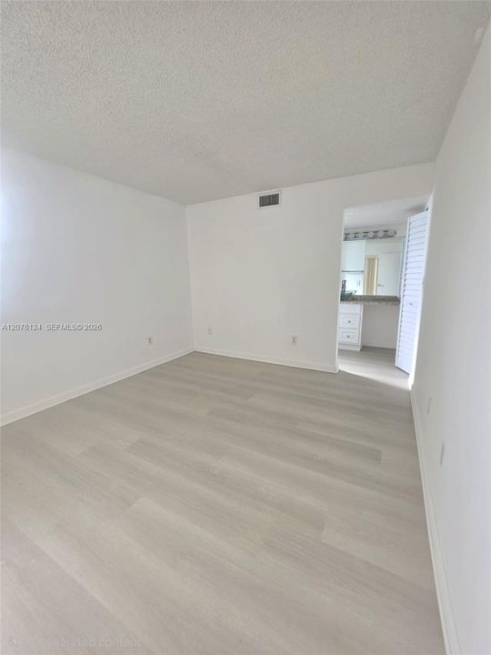 For Rent: $2,150 (2 beds, 2 baths, 985 Square Feet)