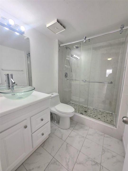 For Rent: $2,150 (2 beds, 2 baths, 985 Square Feet)