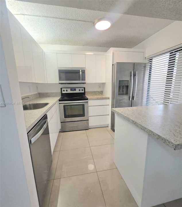 For Rent: $2,150 (2 beds, 2 baths, 985 Square Feet)