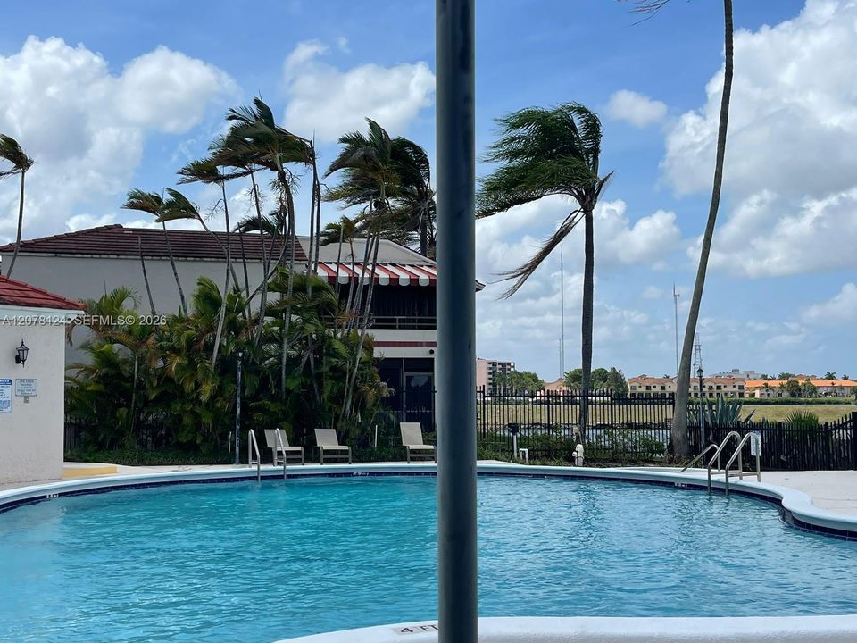 For Rent: $2,150 (2 beds, 2 baths, 985 Square Feet)