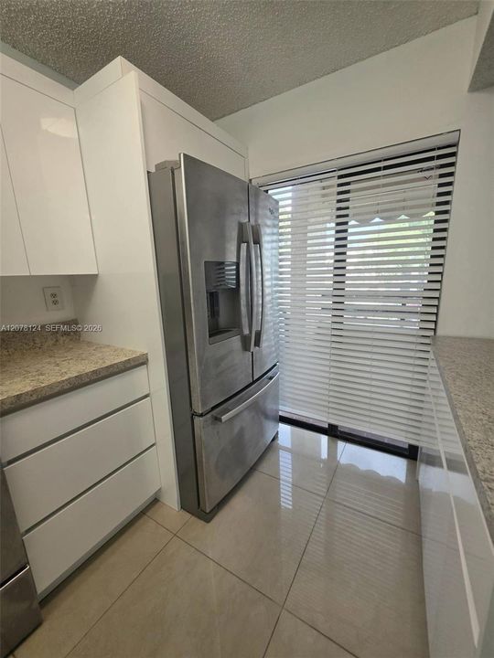 For Rent: $2,150 (2 beds, 2 baths, 985 Square Feet)