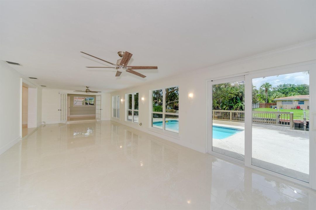 06 Family Room