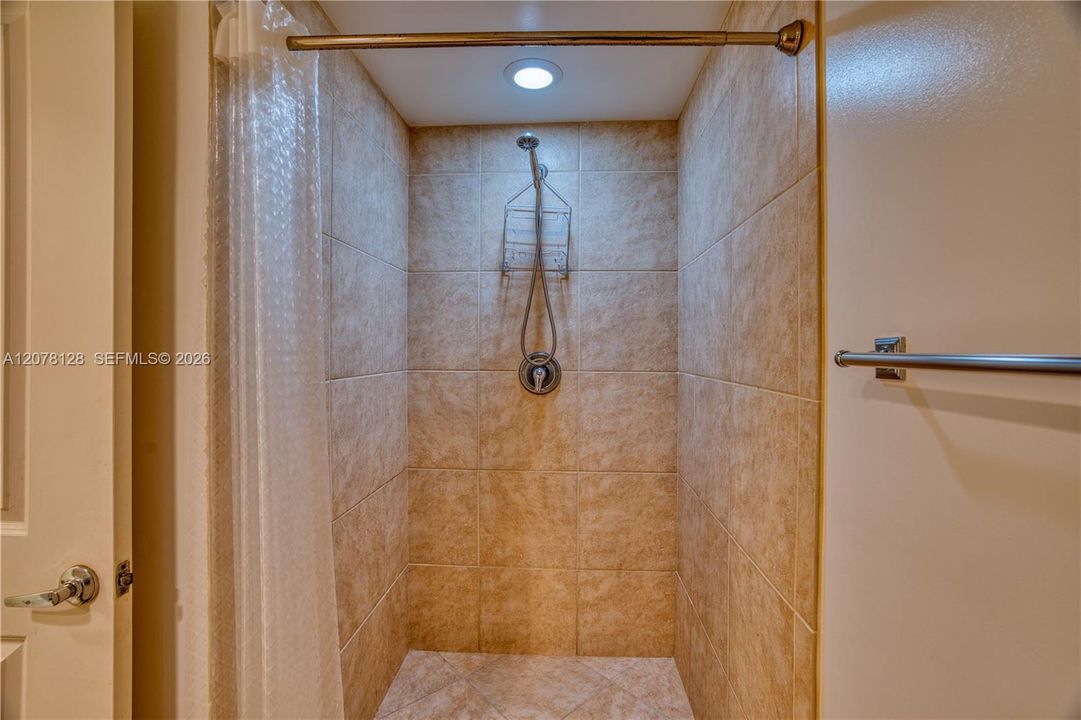For Rent: $5,000 (3 beds, 2 baths, 1393 Square Feet)