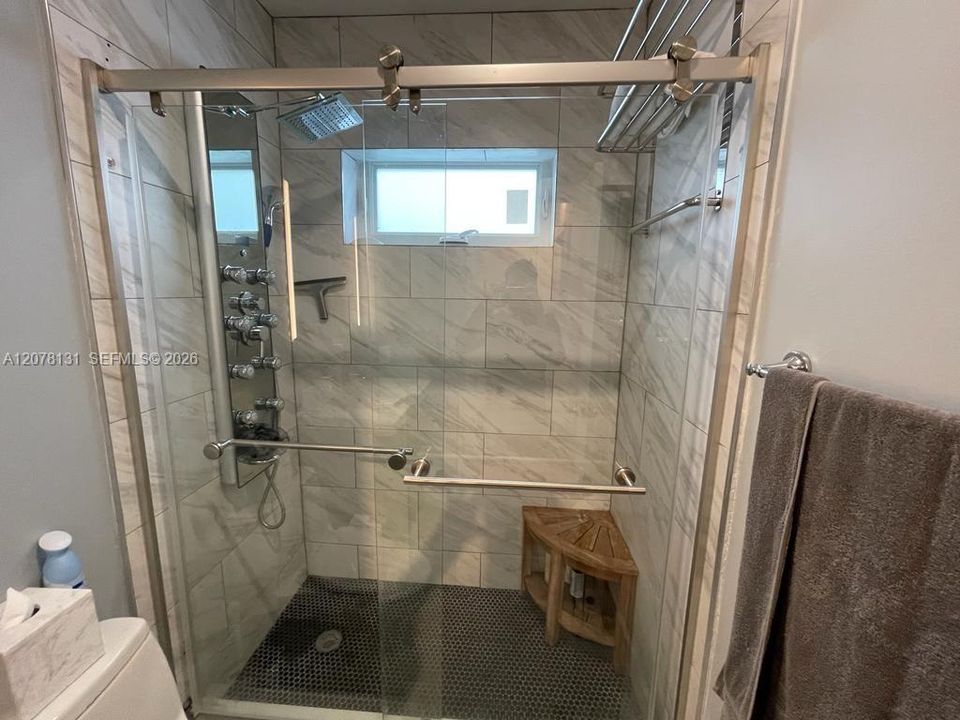 En Renta: $4,200 (3 camas, 3 baños, 1500 Pies cuadrados)