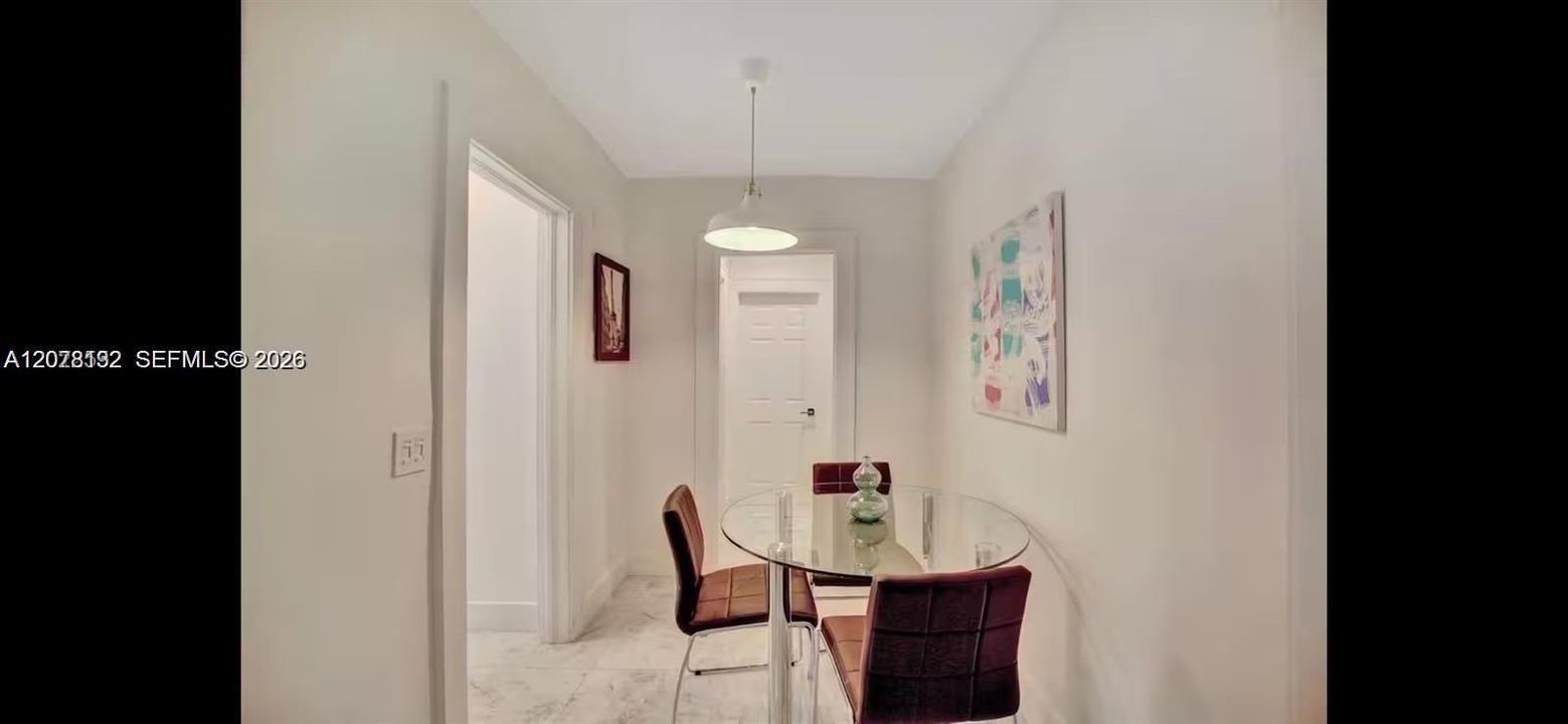 For Rent: $2,300 (2 beds, 1 baths, 700 Square Feet)