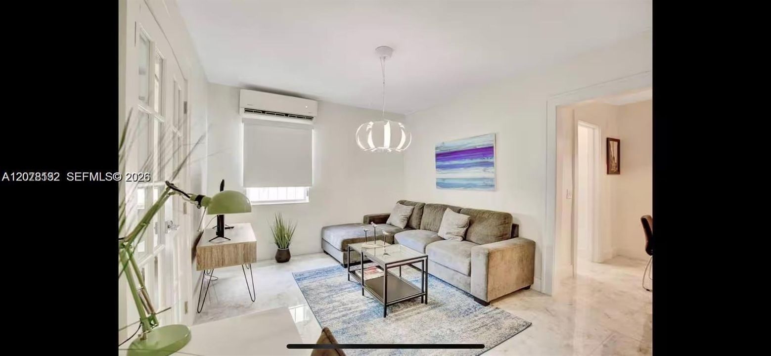 For Rent: $2,300 (2 beds, 1 baths, 700 Square Feet)