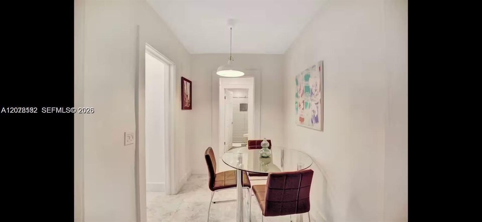 For Rent: $2,300 (2 beds, 1 baths, 700 Square Feet)