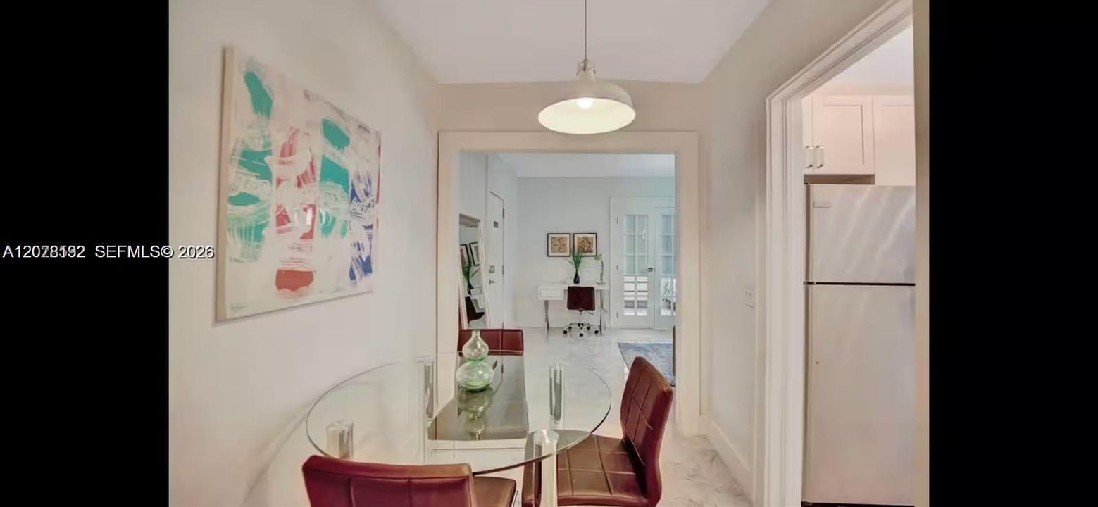 For Rent: $2,300 (2 beds, 1 baths, 700 Square Feet)