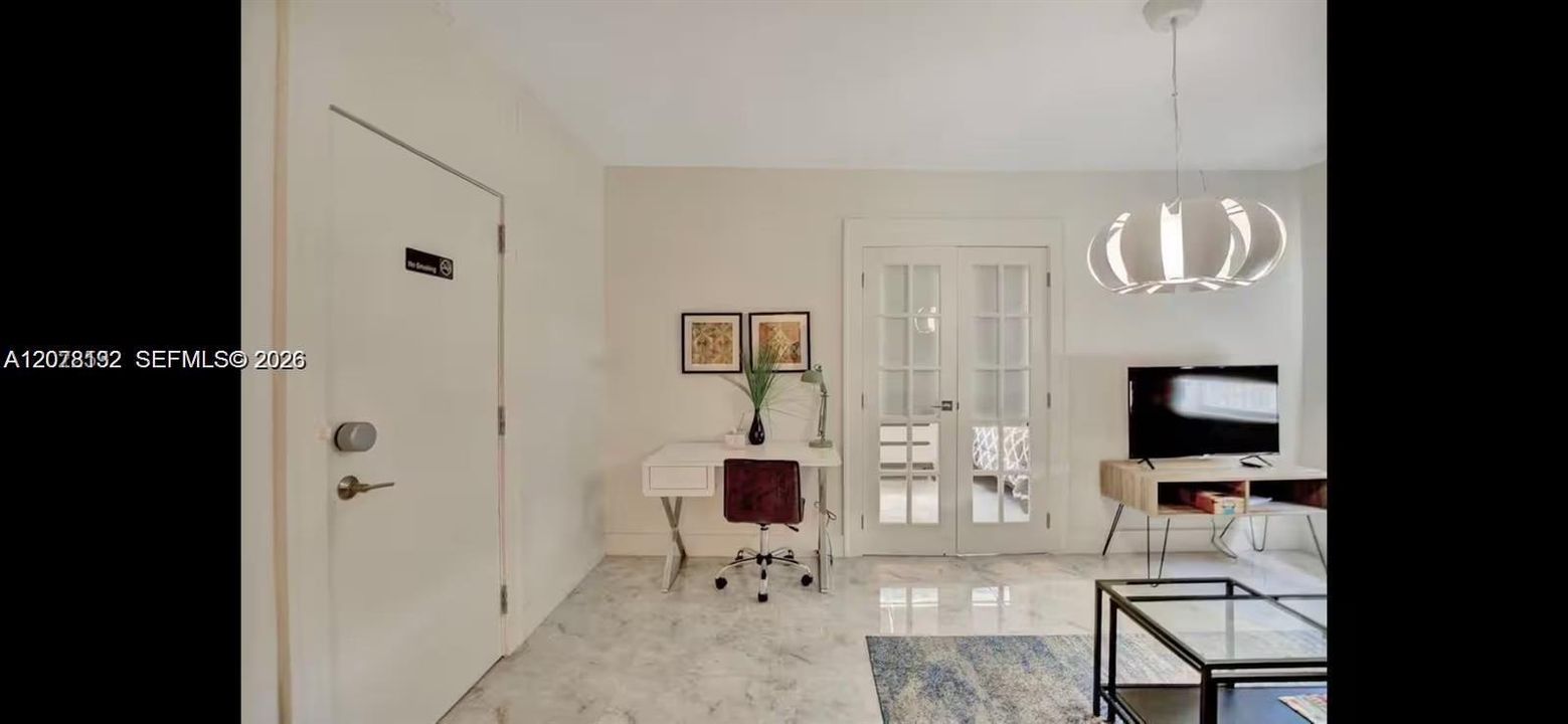 For Rent: $2,300 (2 beds, 1 baths, 700 Square Feet)