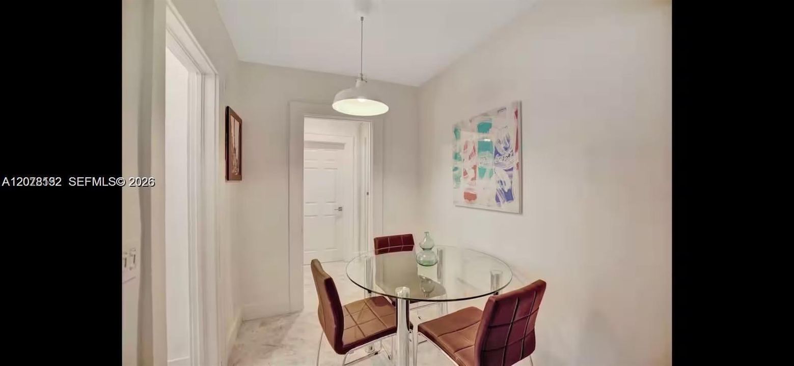 For Rent: $2,300 (2 beds, 1 baths, 700 Square Feet)