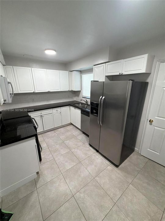 En Venta: $385,000 (3 camas, 1 baños, 876 Pies cuadrados)