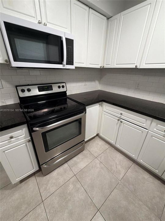 En Venta: $385,000 (3 camas, 1 baños, 876 Pies cuadrados)