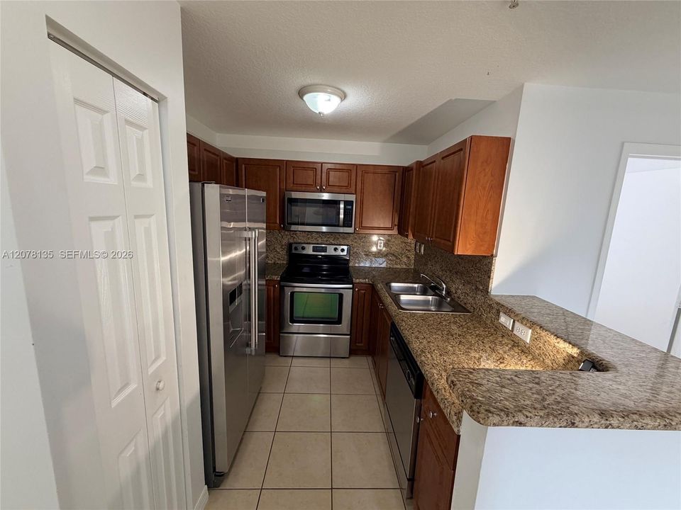 For Rent: $2,875 (3 beds, 2 baths, 1396 Square Feet)