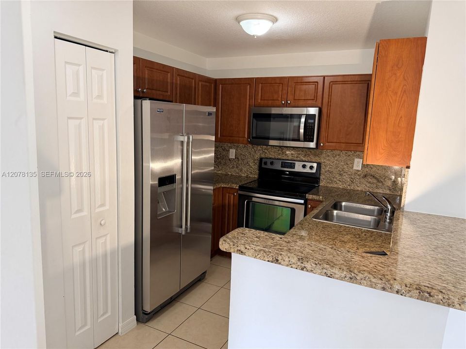 For Rent: $2,875 (3 beds, 2 baths, 1396 Square Feet)