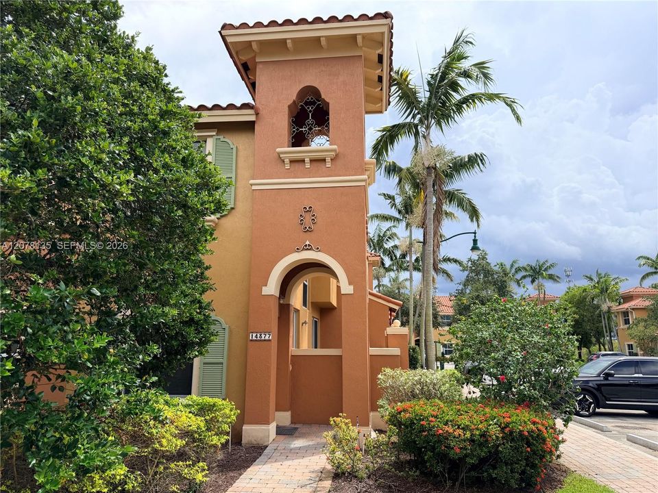 For Rent: $2,875 (3 beds, 2 baths, 1396 Square Feet)