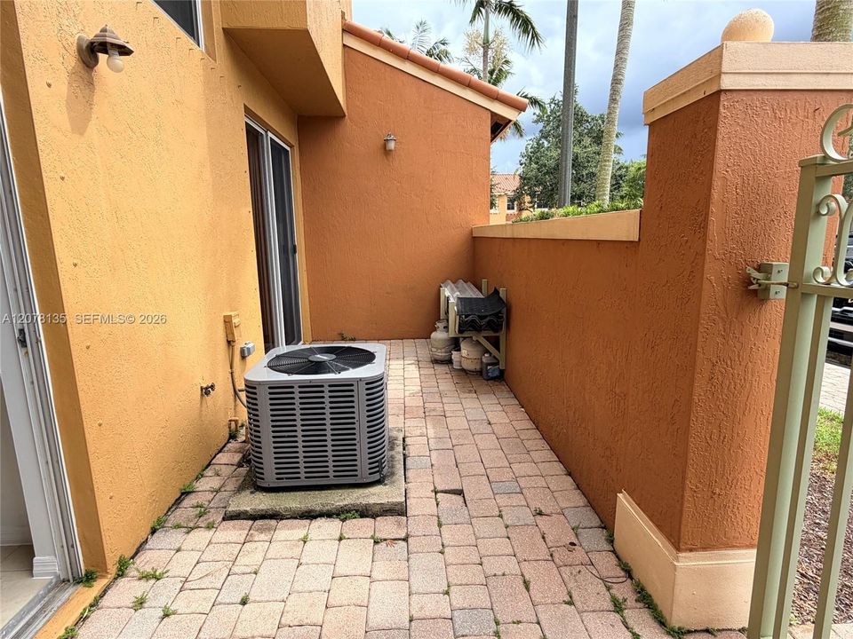 For Rent: $2,875 (3 beds, 2 baths, 1396 Square Feet)