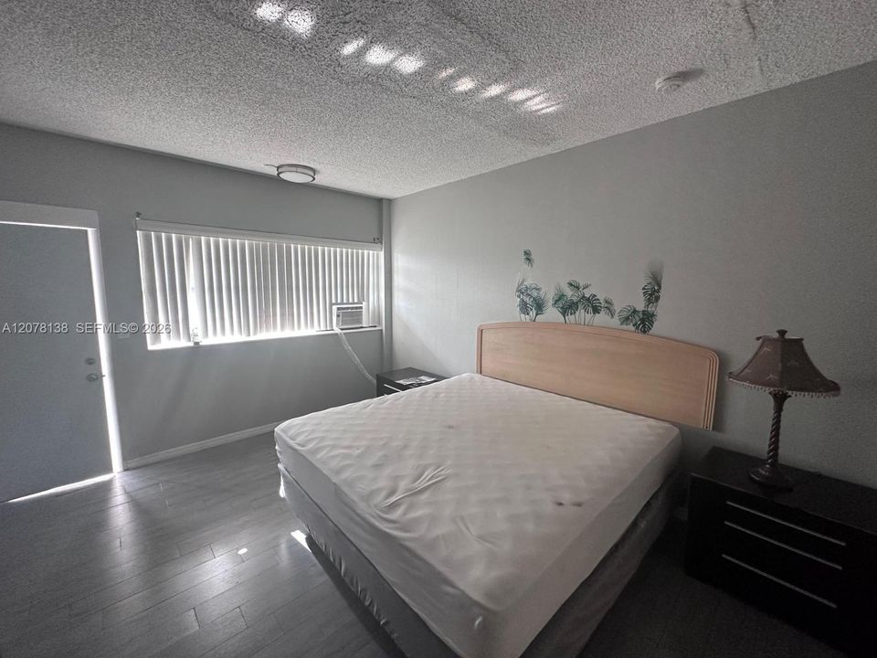 For Sale: $220,000 (0 beds, 1 baths, 320 Square Feet)