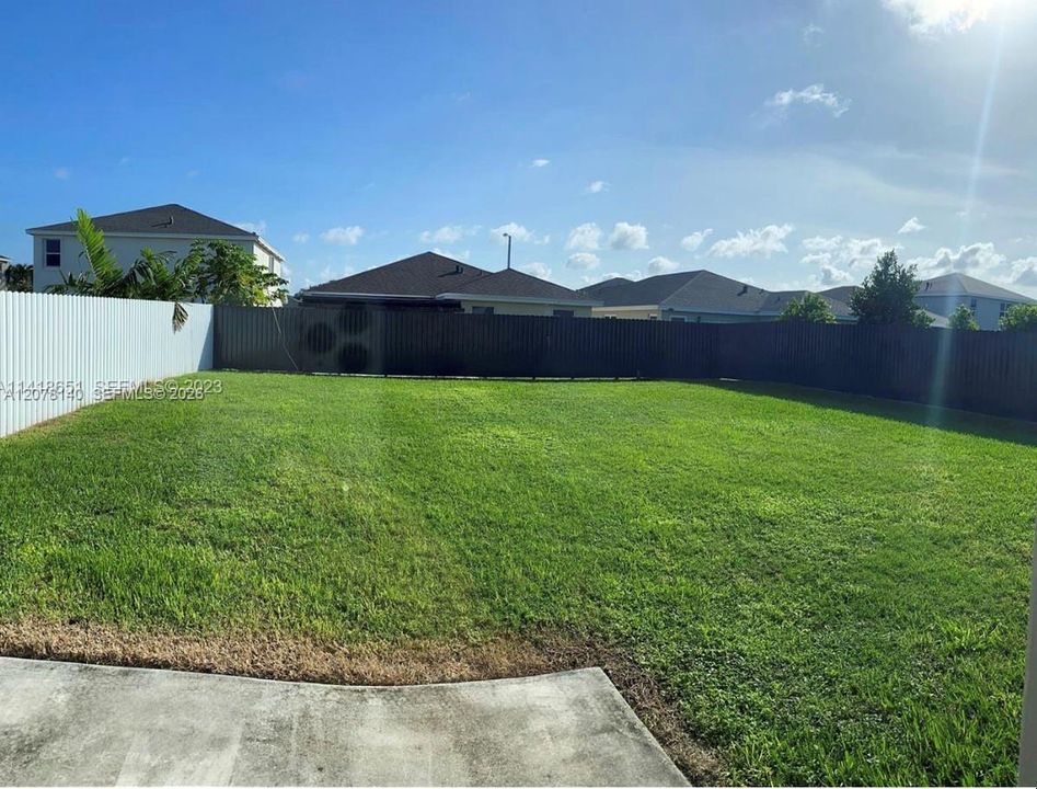For Rent: $3,350 (4 beds, 2 baths, 1614 Square Feet)