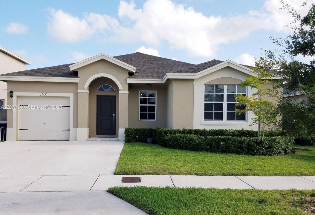 ONE STORY - 4 Bed | 2 Bathrooms | 1-Car Garage | Huge Backyard