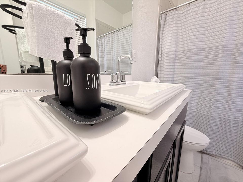 For Rent: $3,350 (4 beds, 2 baths, 1614 Square Feet)